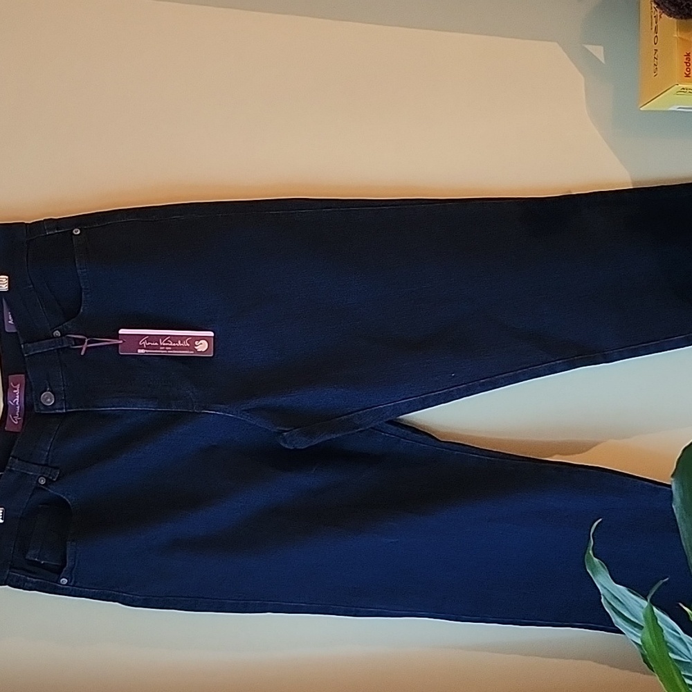 Gloria Vanderbilt sz 16 average slimming jeans